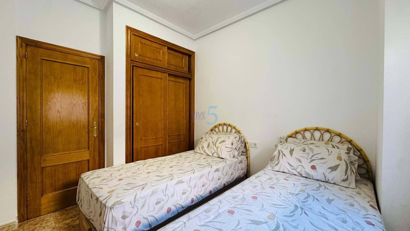 2 soveværelse Bungalow til salg i Orihuela Costa med swimmingpool garage - € 240.000 (Ref: 9376406)