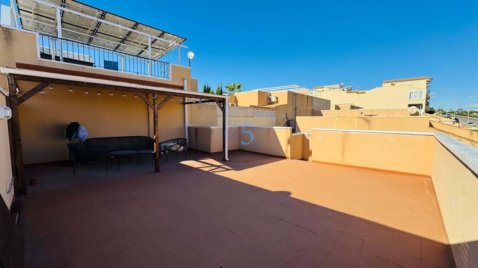 2 soveværelse Bungalow til salg i Orihuela Costa med swimmingpool garage - € 240.000 (Ref: 9376406)