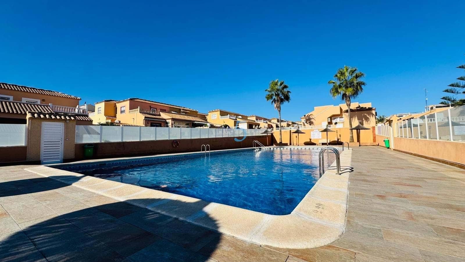 2 soveværelse Bungalow til salg i Orihuela Costa med swimmingpool garage - € 240.000 (Ref: 9376406)