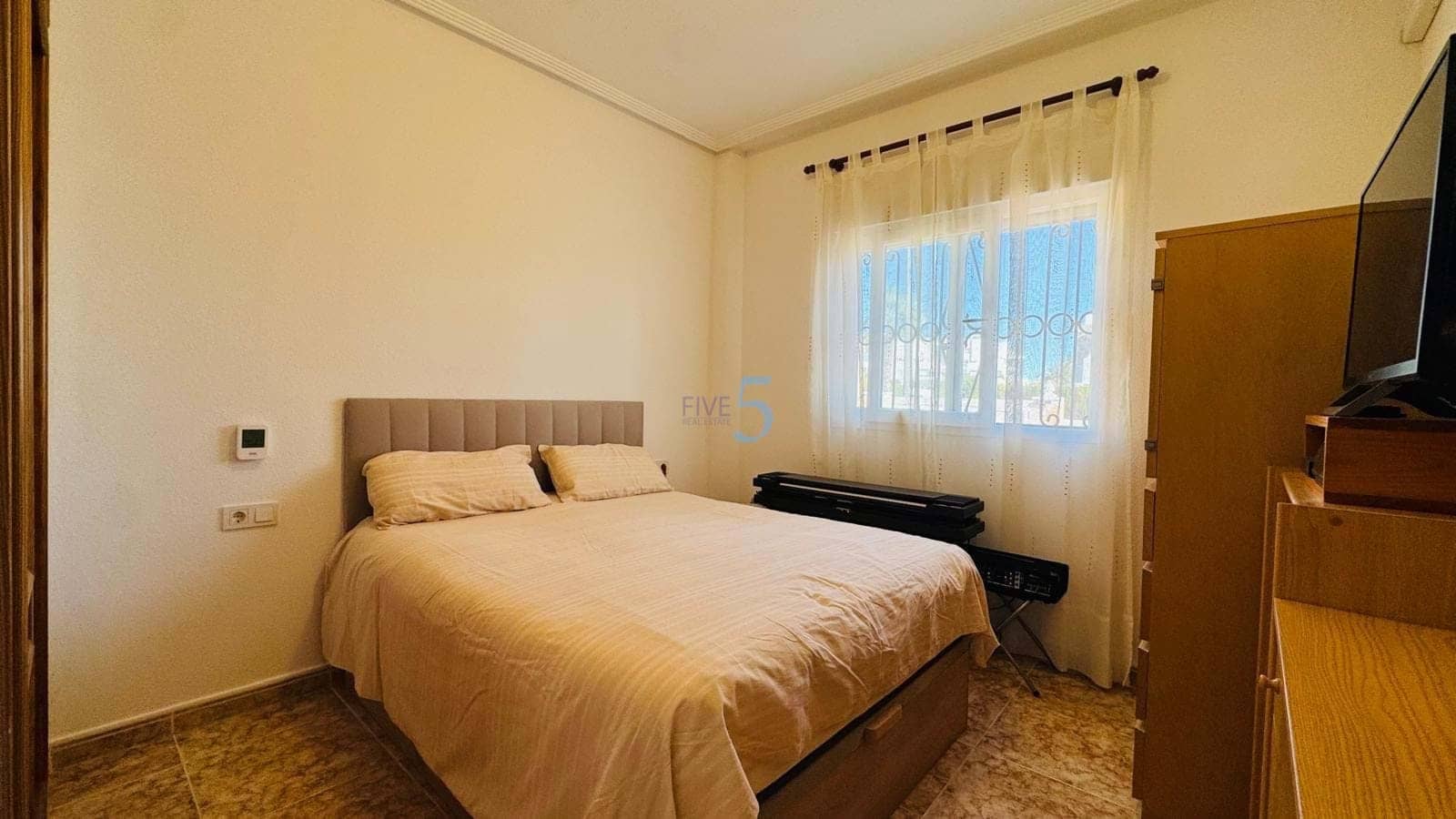 2 soveværelse Bungalow til salg i Orihuela Costa med swimmingpool garage - € 240.000 (Ref: 9376406)