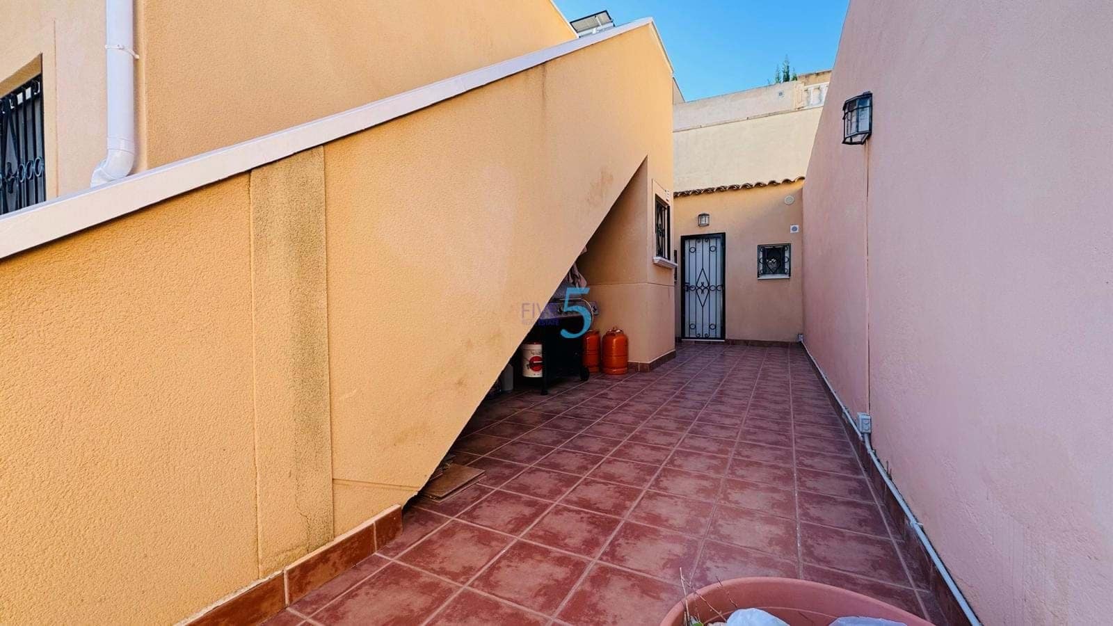 2 soveværelse Bungalow til salg i Orihuela Costa med swimmingpool garage - € 240.000 (Ref: 9376406)