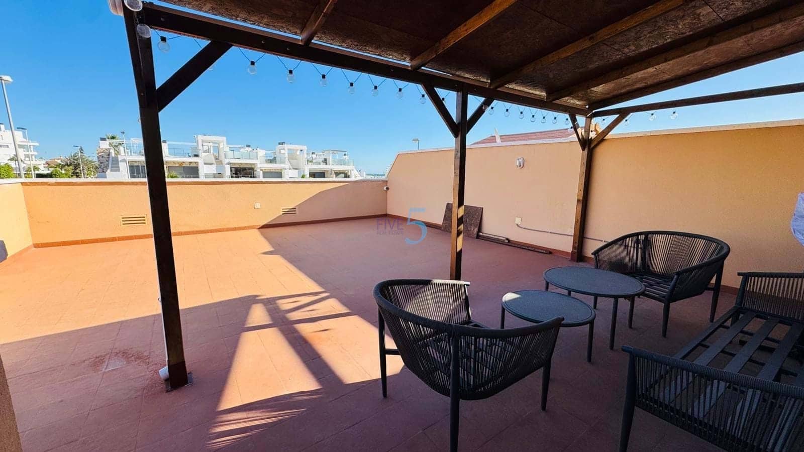 2 soveværelse Bungalow til salg i Orihuela Costa med swimmingpool garage - € 240.000 (Ref: 9376406)
