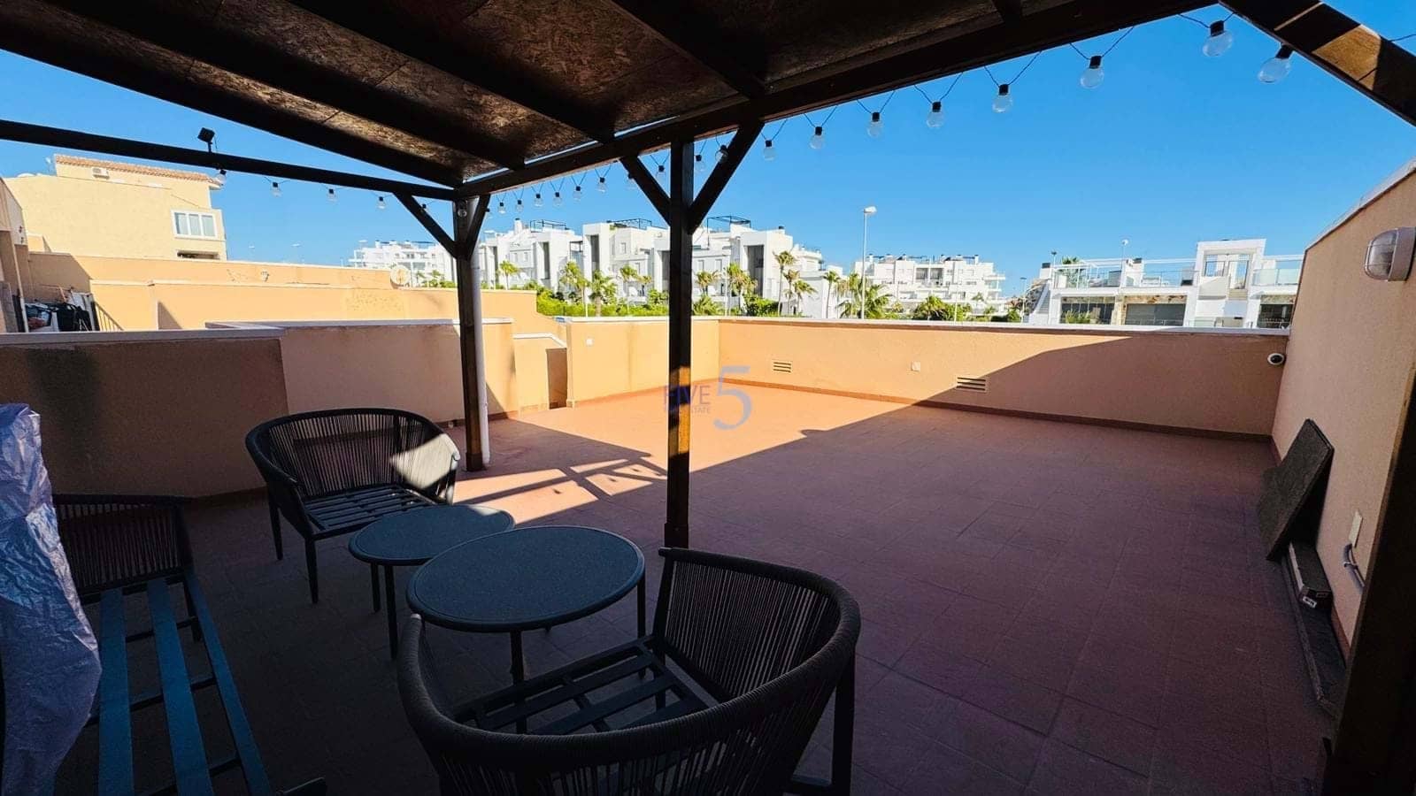 2 soveværelse Bungalow til salg i Orihuela Costa med swimmingpool garage - € 240.000 (Ref: 9376406)