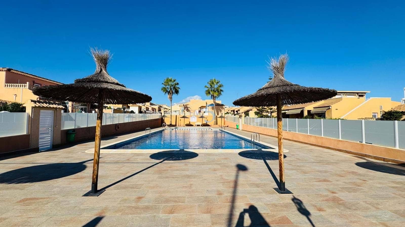 2 soveværelse Bungalow til salg i Orihuela Costa med swimmingpool garage - € 240.000 (Ref: 9376406)