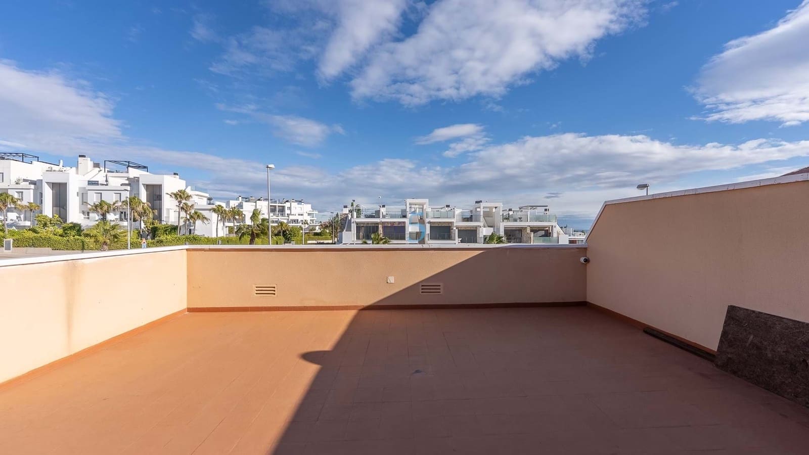Bungalow de 2 habitaciones en Orihuela Costa en venta con piscina garaje - 220.000 € (Ref: 9376406)
