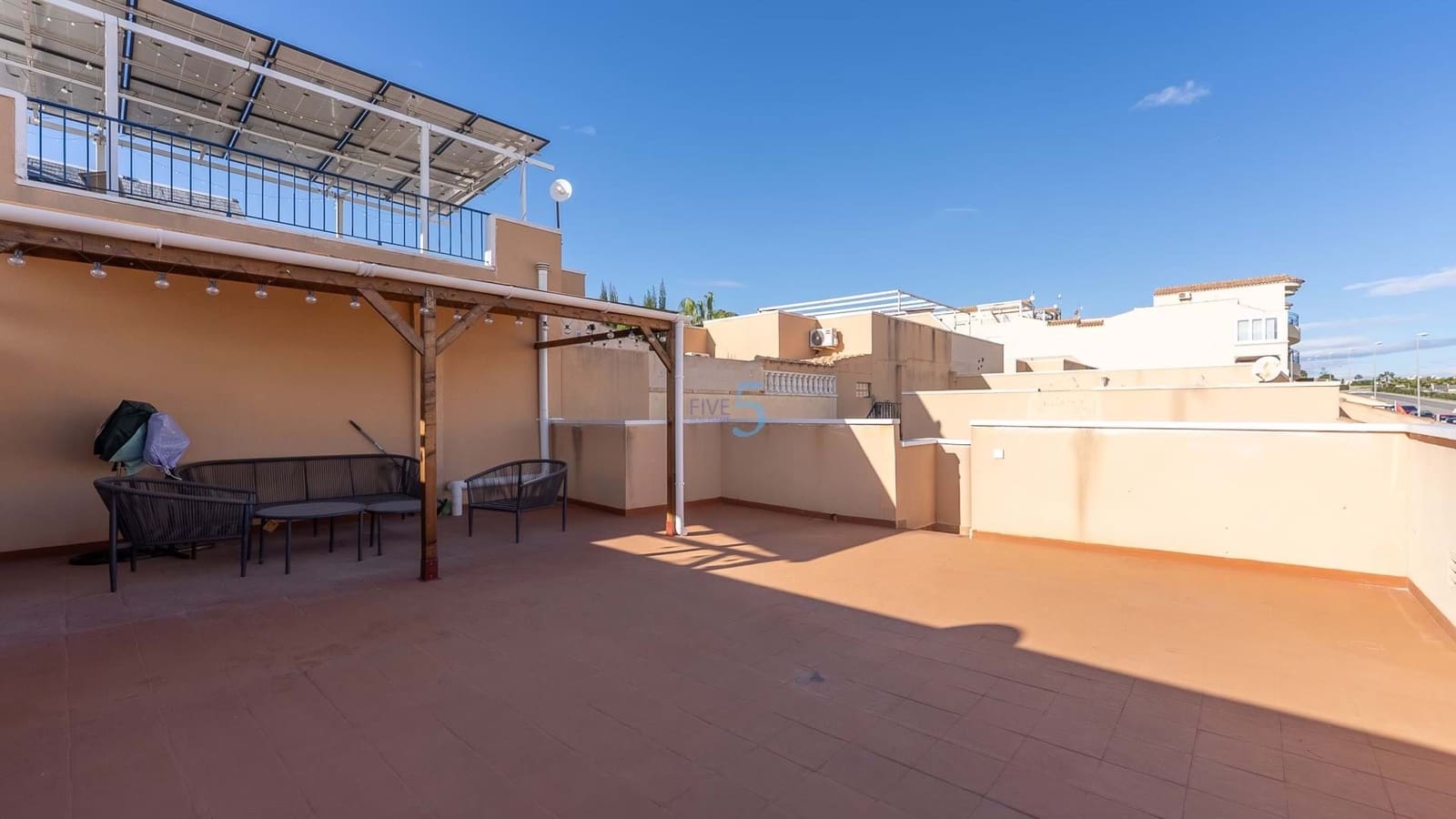 Bungalow de 2 habitaciones en Orihuela Costa en venta con piscina garaje - 220.000 € (Ref: 9376406)