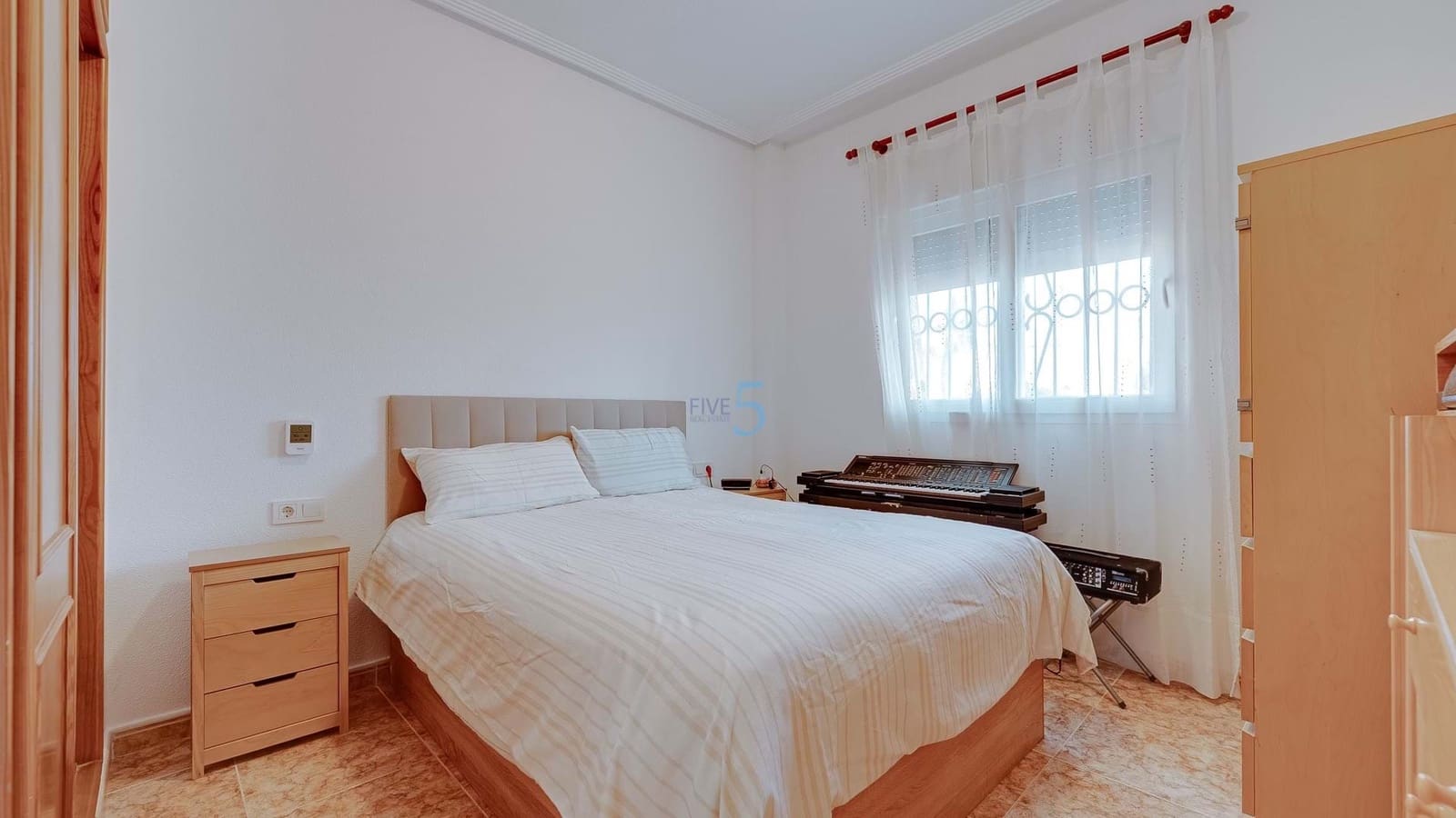 Bungalow de 2 habitaciones en Orihuela Costa en venta con piscina garaje - 220.000 € (Ref: 9376406)