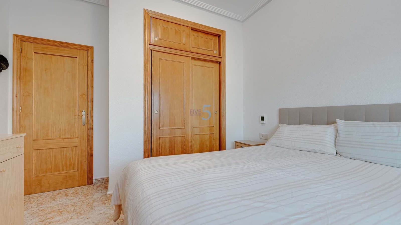 Bungalow de 2 habitaciones en Orihuela Costa en venta con piscina garaje - 220.000 € (Ref: 9376406)