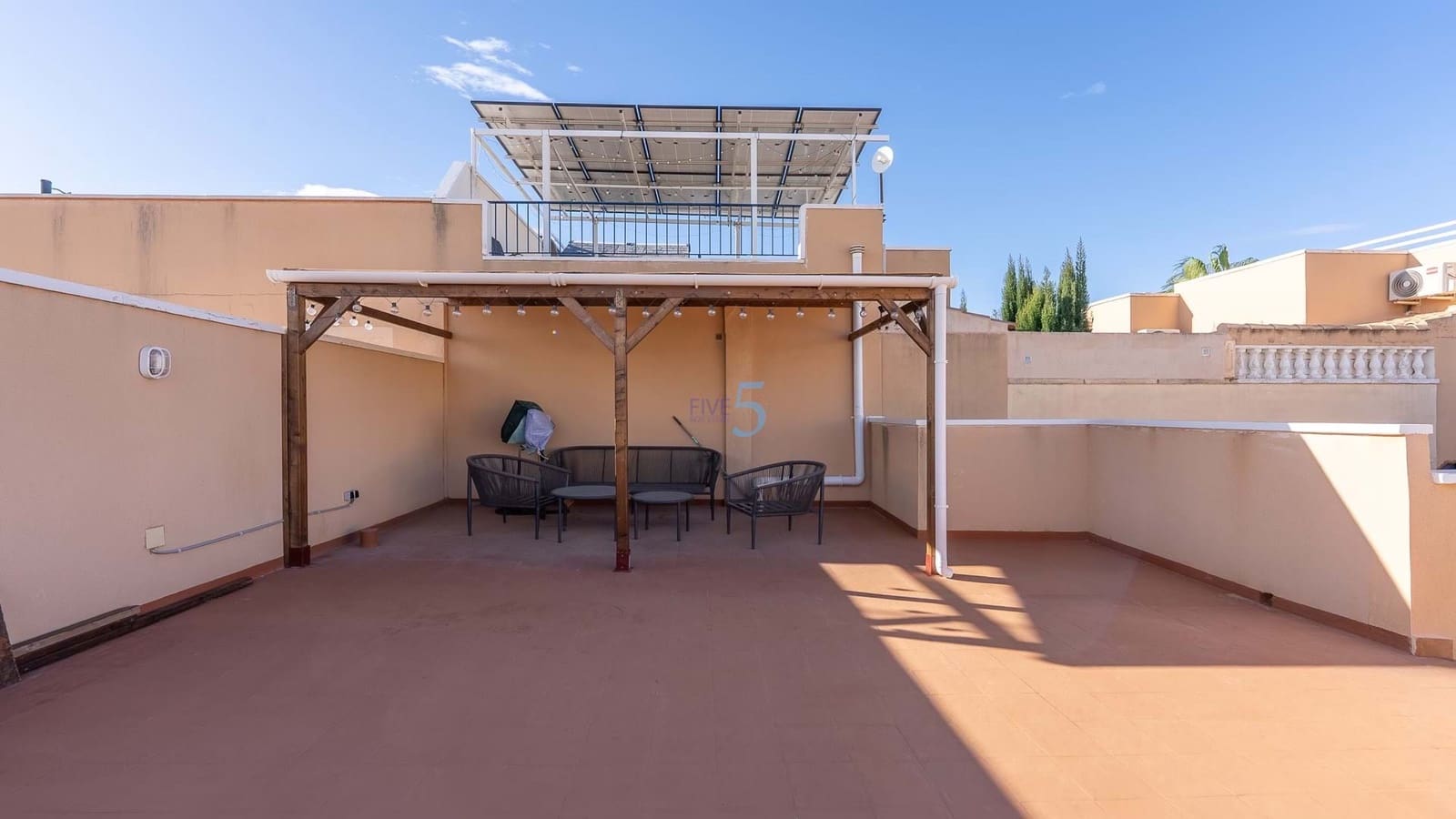 Bungalow de 2 habitaciones en Orihuela Costa en venta con piscina garaje - 220.000 € (Ref: 9376406)