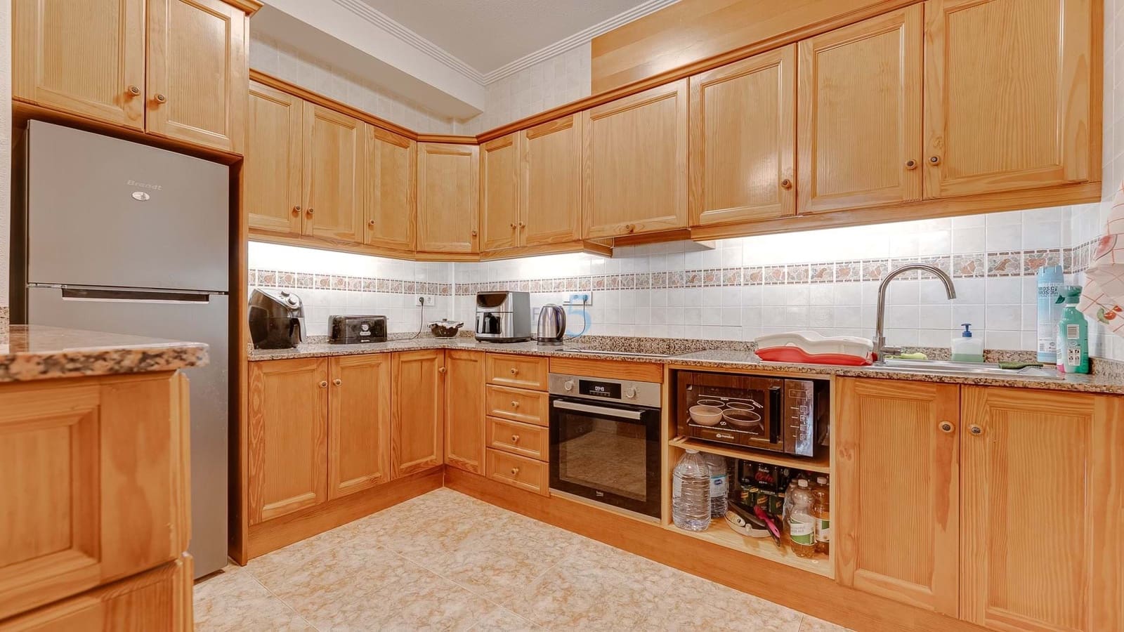 Bungalow de 2 habitaciones en Orihuela Costa en venta con piscina garaje - 220.000 € (Ref: 9376406)