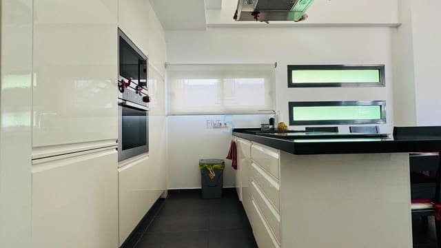 2 soverom Hus til salgs i Villamartin, Orihuela med svømmebasseng garasje - € 329 000 (Ref: 9380750)