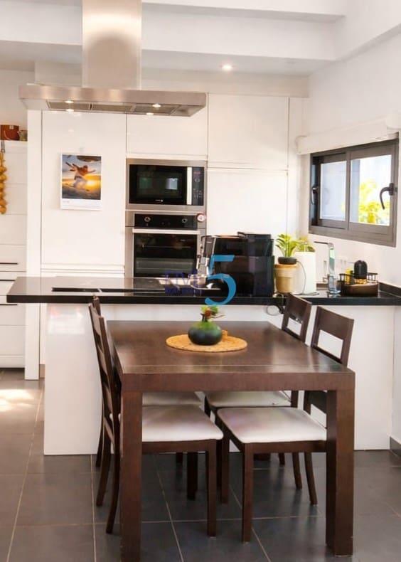 2 bedroom Townhouse for sale in Villamartin with pool garage - € 379,000 (Ref: 9380750)