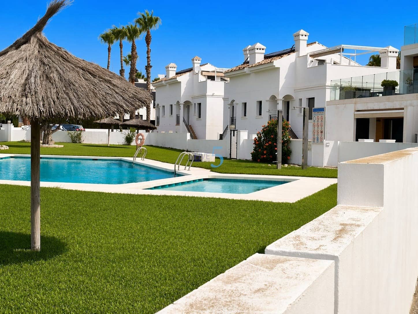 2 bedroom Townhouse for sale in Villamartin with pool garage - € 379,000 (Ref: 9380750)