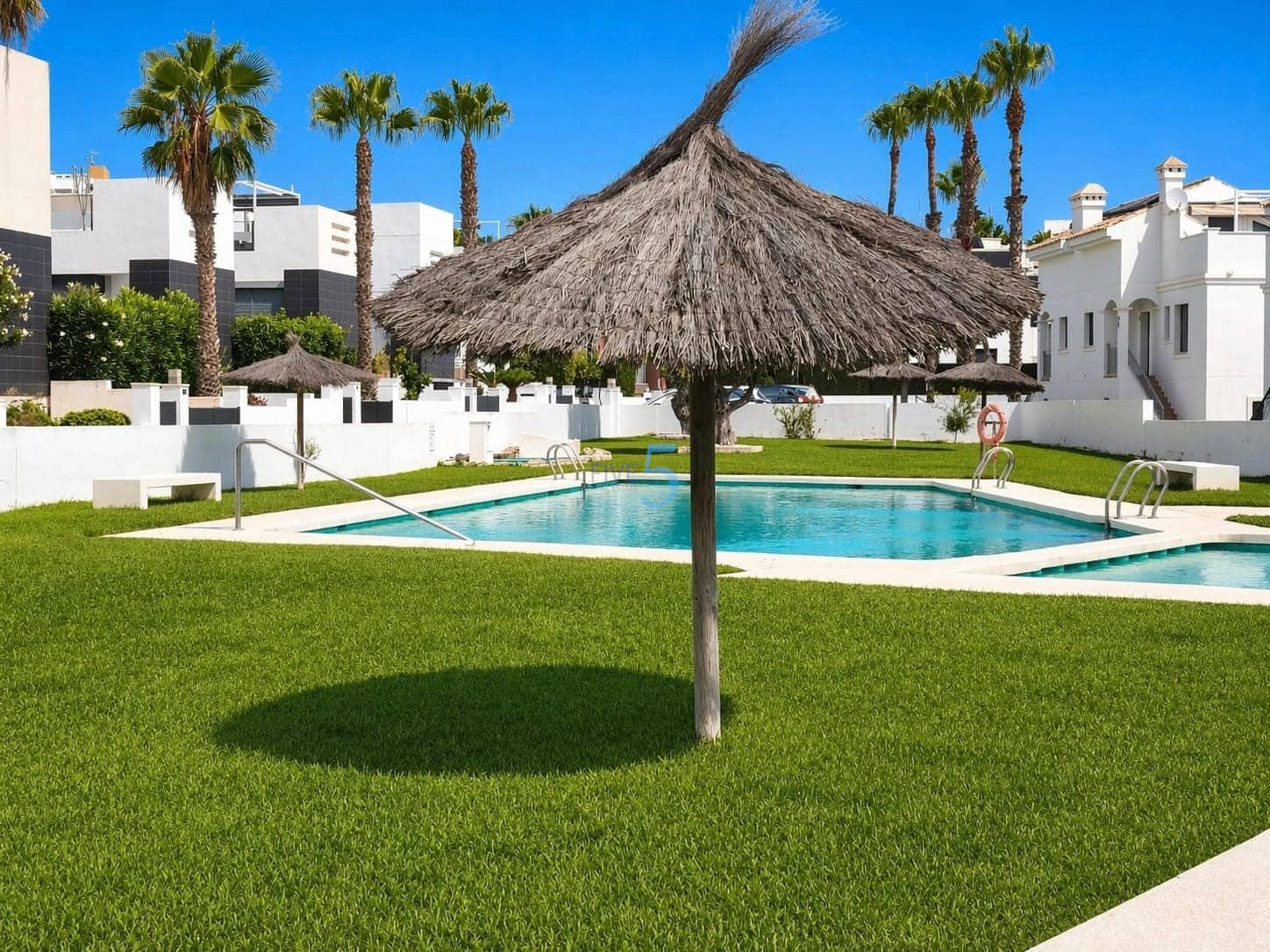 2 bedroom Townhouse for sale in Villamartin with pool garage - € 379,000 (Ref: 9380750)