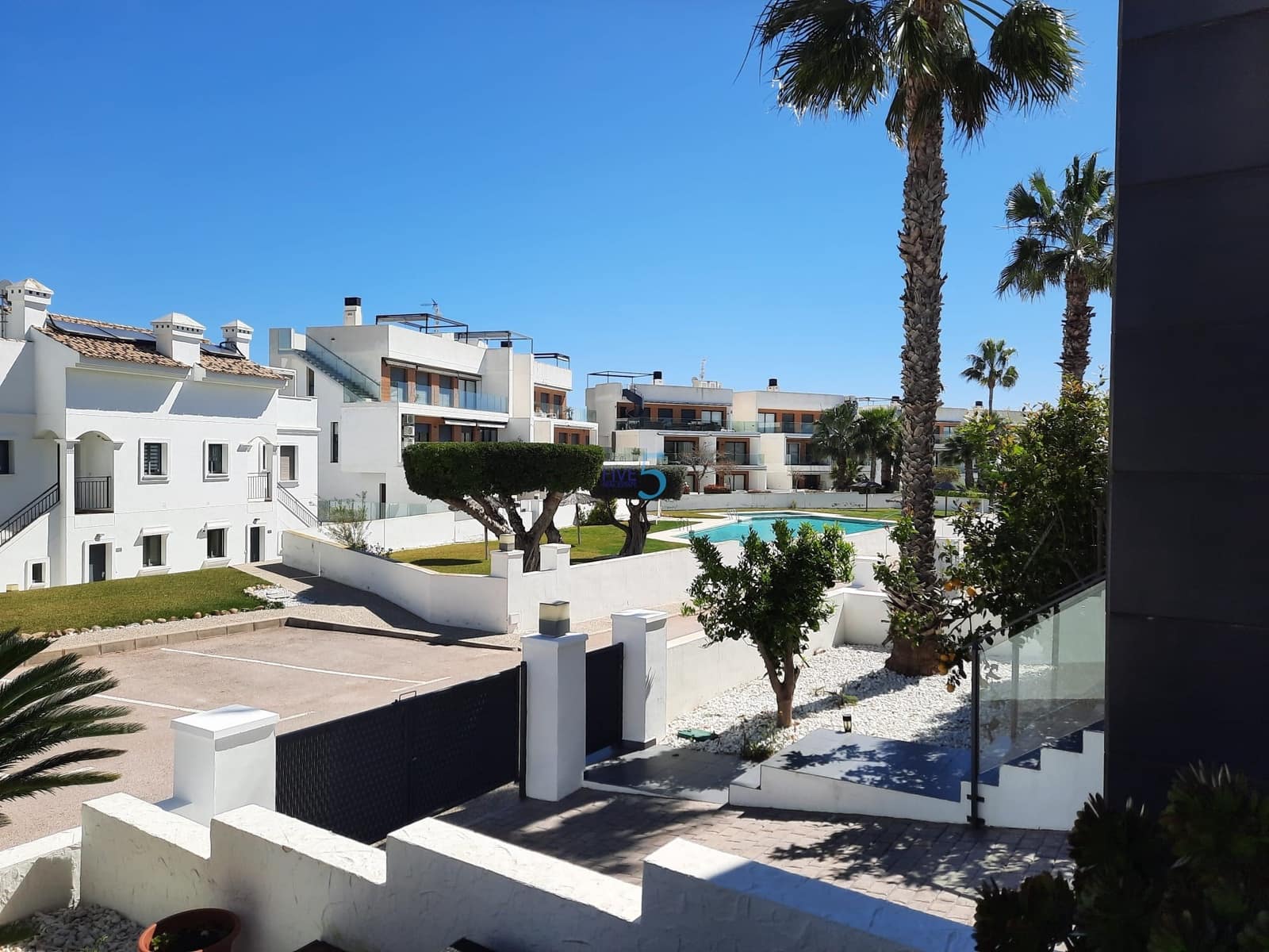 2 bedroom Townhouse for sale in Villamartin with pool garage - € 379,000 (Ref: 9380750)