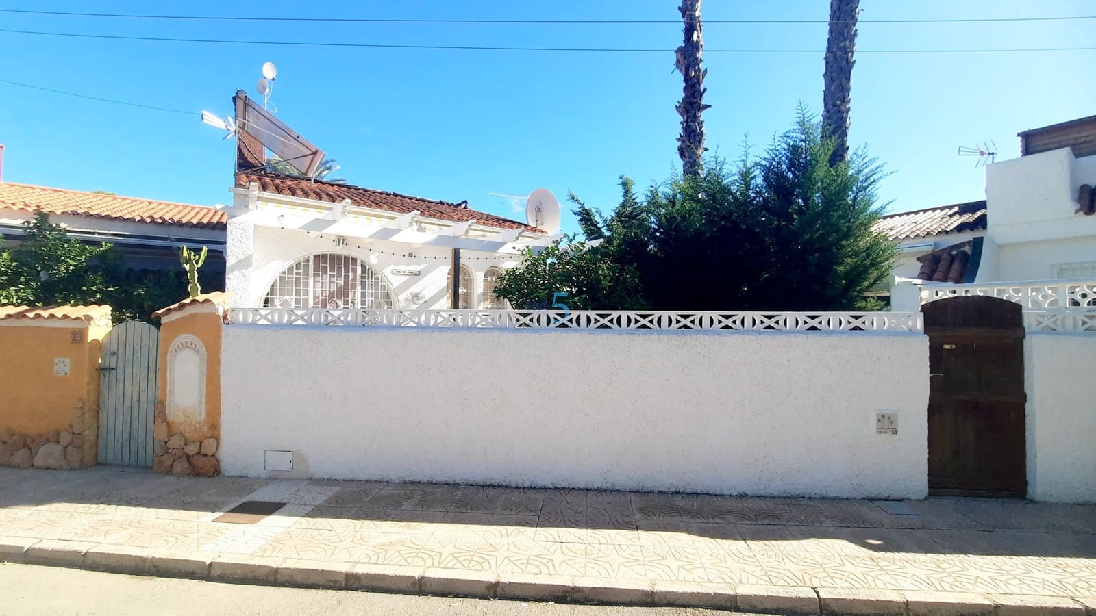 2 sypialnia Bungalow na sprzedaż w Los Urrutias z basenem garażem - 155 000 € (Ref: 9382208)