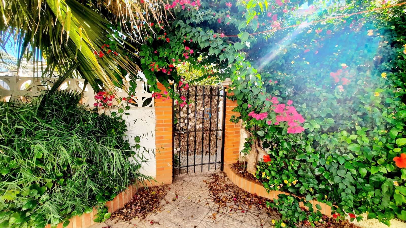 2 sypialnia Bungalow na sprzedaż w Los Urrutias z basenem garażem - 155 000 € (Ref: 9382208)