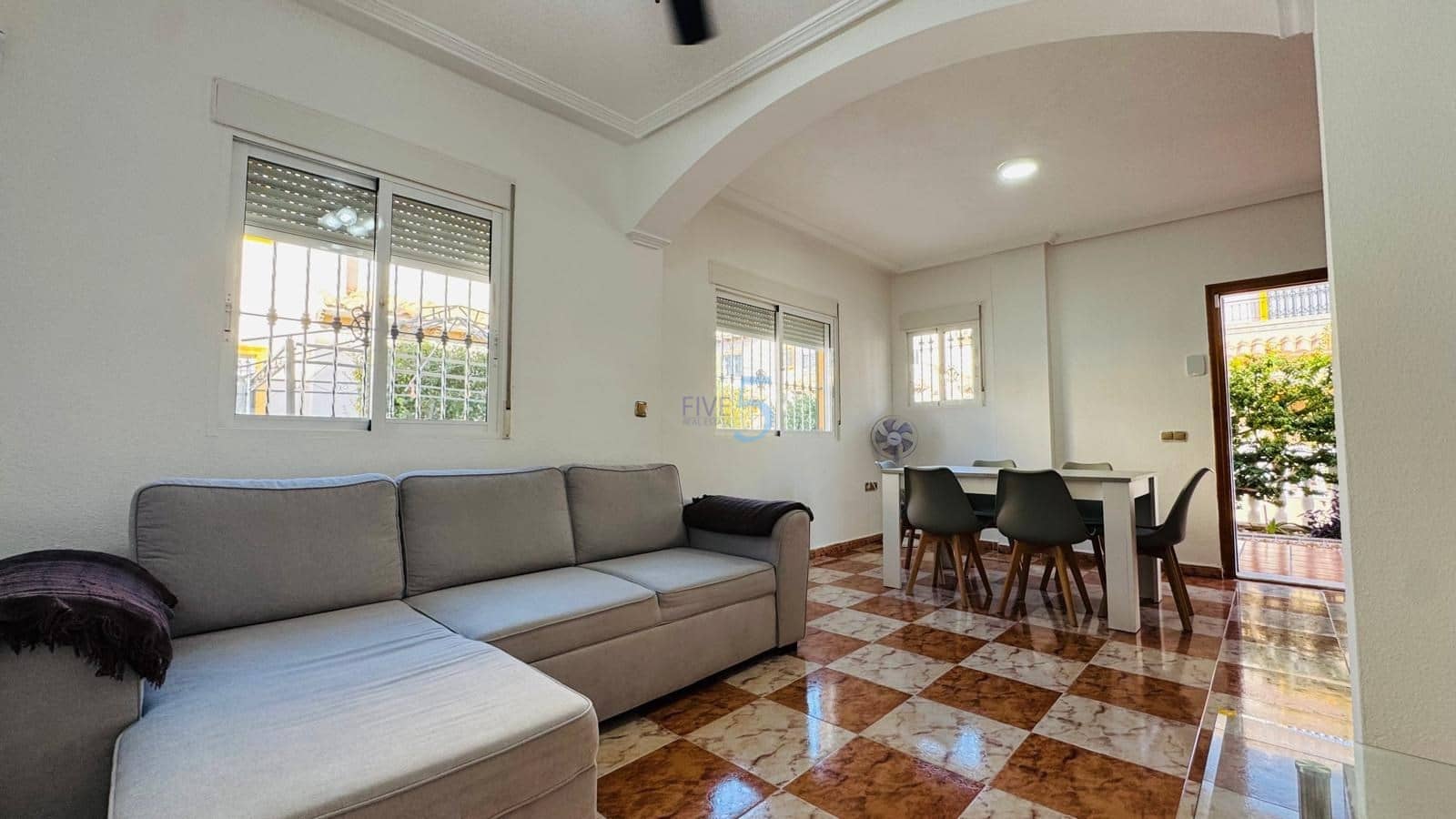 2 soveværelse Byhus til salg i Orihuela Costa med swimmingpool - € 230.000 (Ref: 9384041)