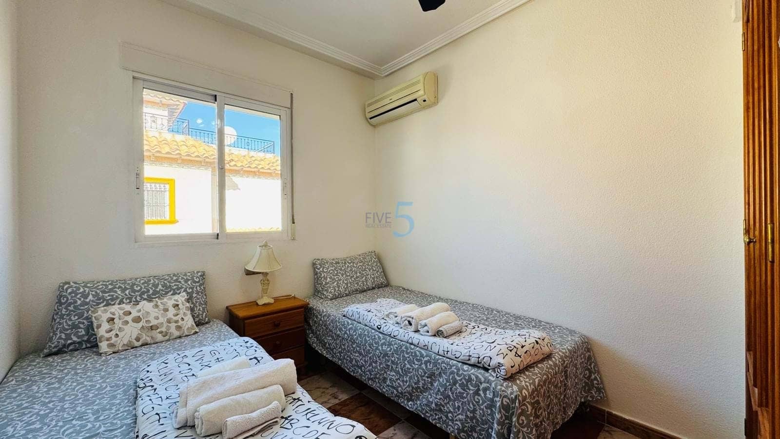 2 soveværelse Byhus til salg i Orihuela Costa med swimmingpool - € 230.000 (Ref: 9384041)