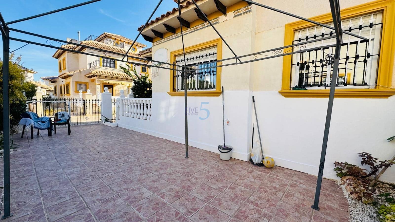 2 soveværelse Byhus til salg i Orihuela Costa med swimmingpool - € 230.000 (Ref: 9384041)