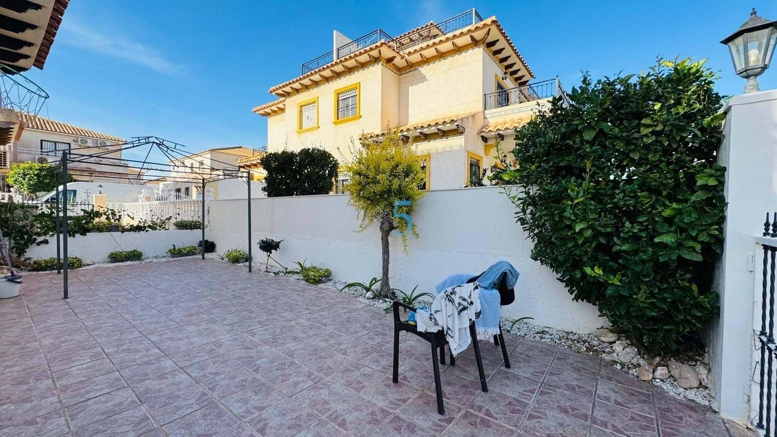 2 soveværelse Byhus til salg i Orihuela Costa med swimmingpool - € 230.000 (Ref: 9384041)