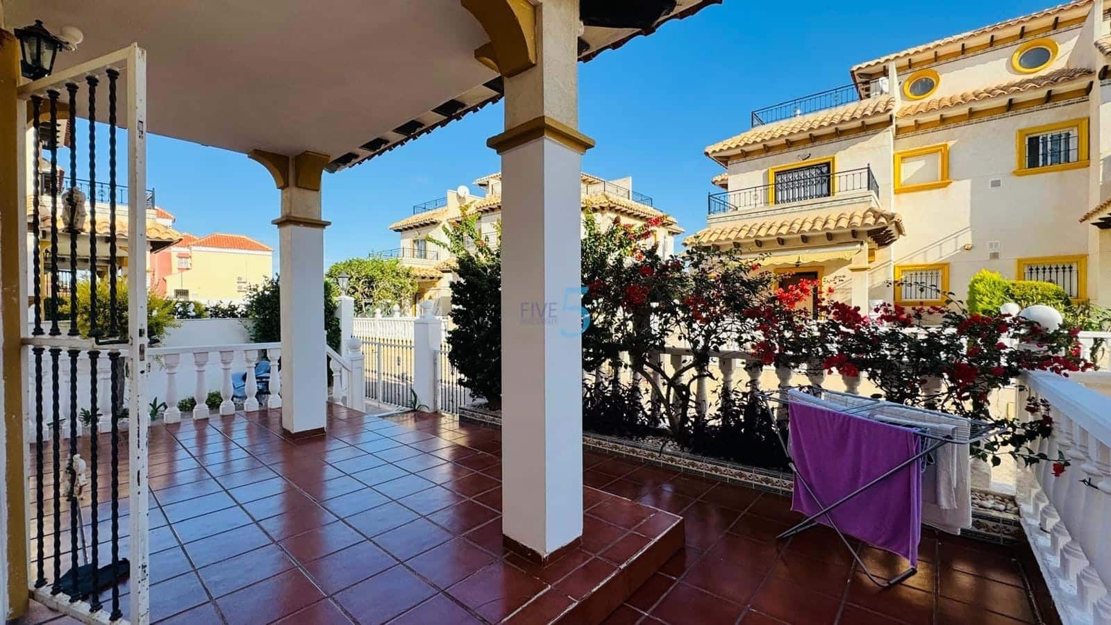 2 soveværelse Byhus til salg i Orihuela Costa med swimmingpool - € 230.000 (Ref: 9384041)