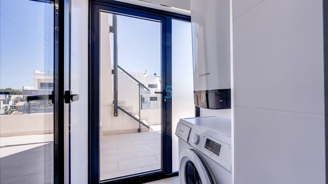 2 soverom Leilighet til salgs i Los Dolses, Orihuela med svømmebasseng garasje - € 329 000 (Ref: 9396331)