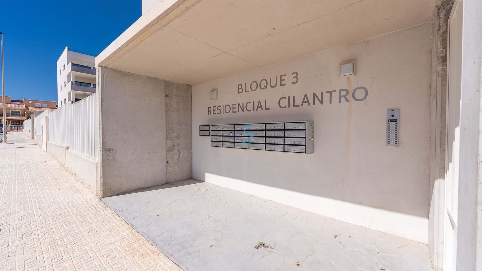 2 soverom Leilighet til salgs i Los Dolses med svømmebasseng garasje - € 329 000 (Ref: 9396331)