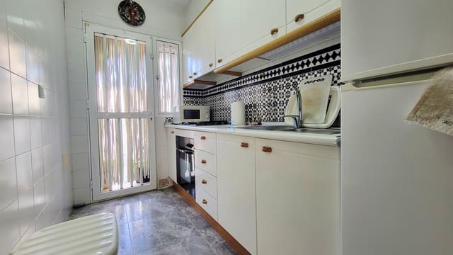 3 makuuhuone Omakotitalo myytävänä paikassa Los Alcázares mukana 
autotalli - 160 000 € (Ref: 9396584)