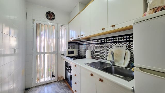 3 makuuhuone Omakotitalo myytävänä paikassa Los Alcázares mukana 
autotalli - 160 000 € (Ref: 9396584)