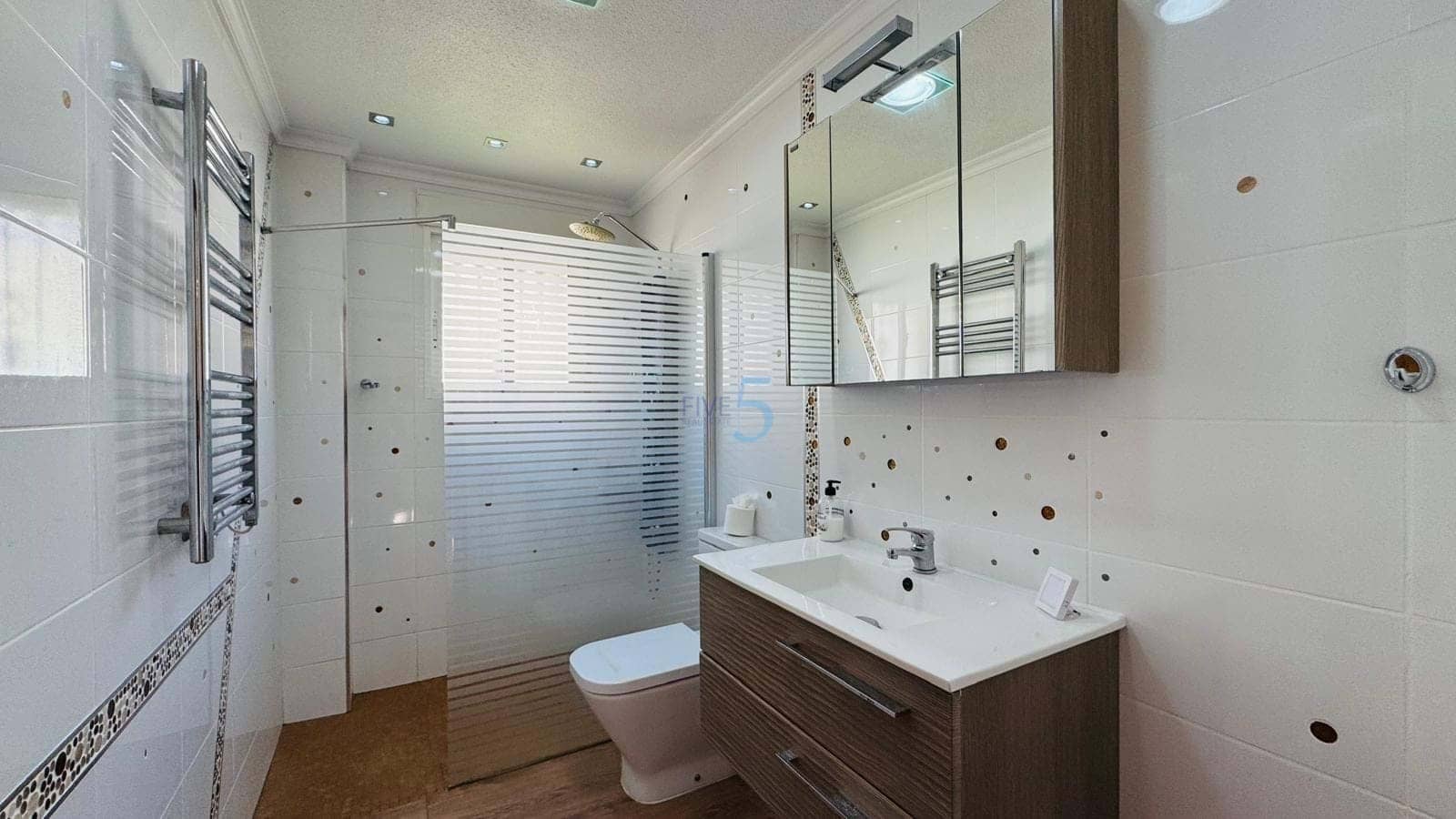 2 bedroom Bungalow for sale in Villamartin with pool garage - € 184,000 (Ref: 9400086)