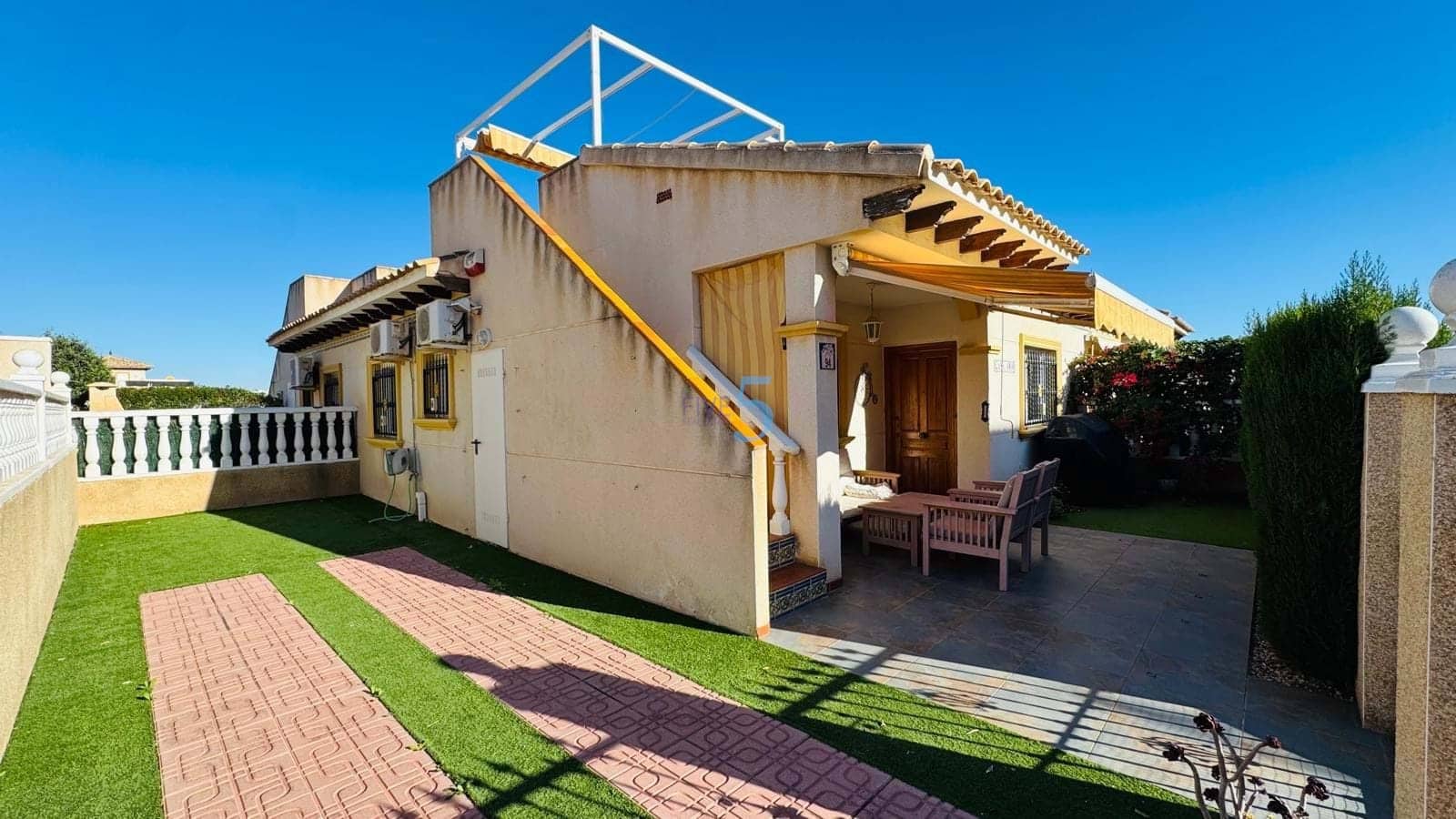 2 bedroom Bungalow for sale in Villamartin with pool garage - € 184,000 (Ref: 9400086)