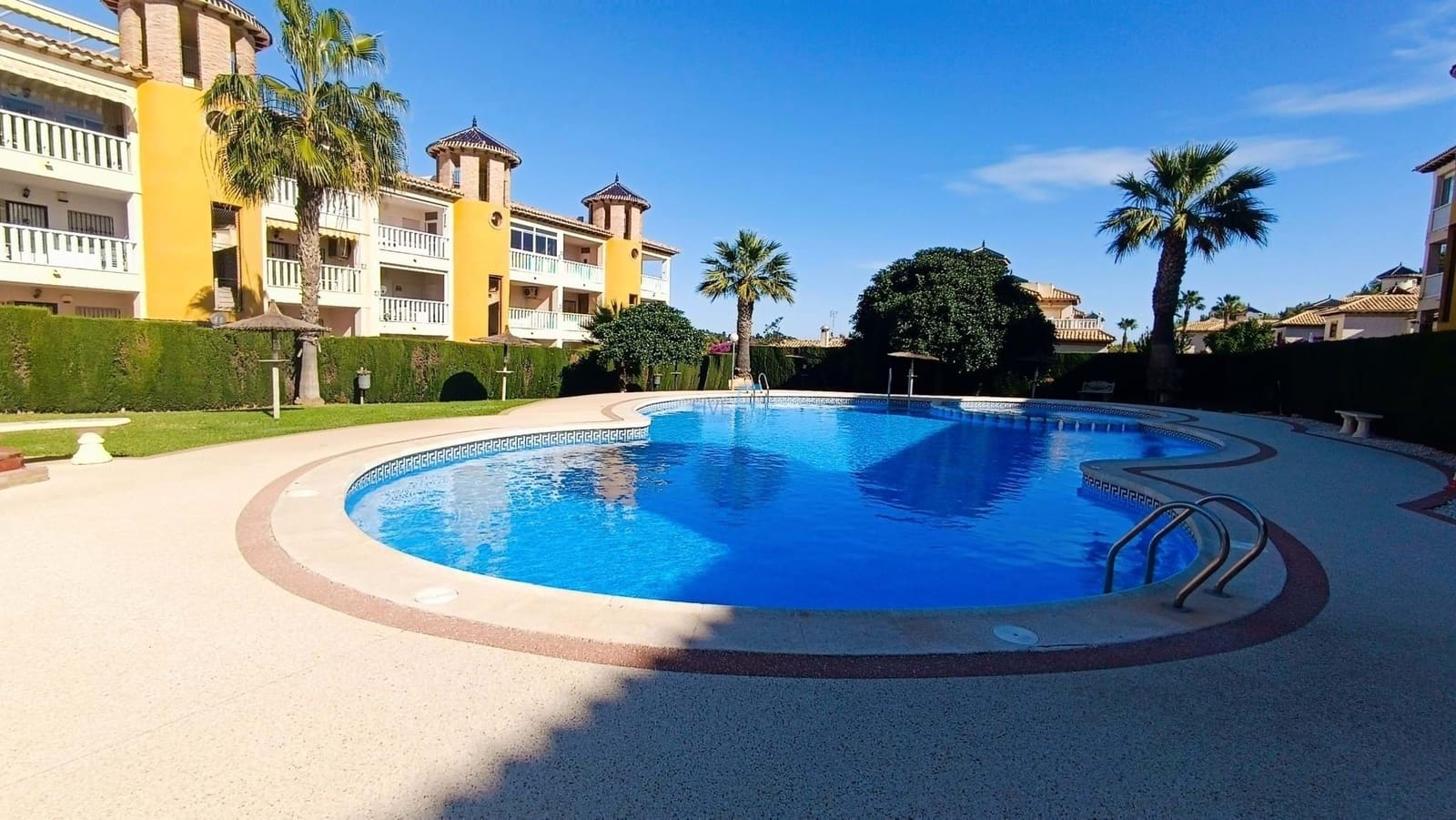 2 bedroom Bungalow for sale in Villamartin with pool garage - € 184,000 (Ref: 9400086)