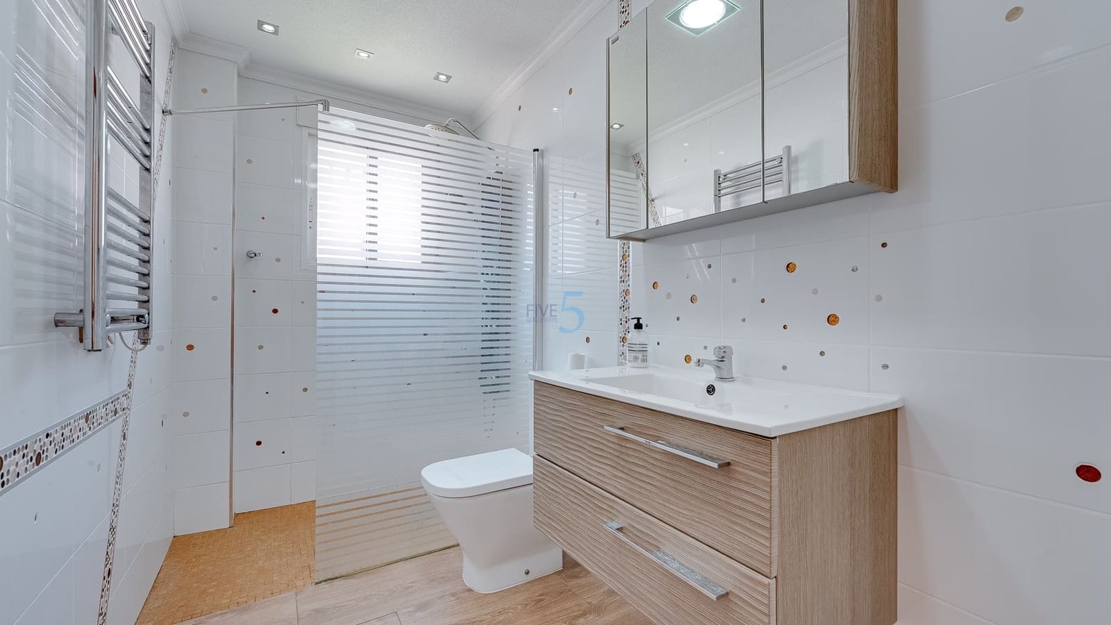 2 bedroom Bungalow for sale in Villamartin with pool garage - € 184,000 (Ref: 9400086)