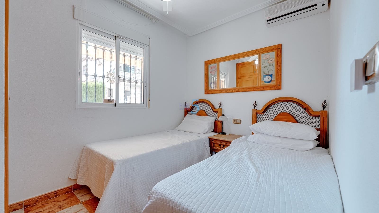 2 bedroom Bungalow for sale in Villamartin with pool garage - € 184,000 (Ref: 9400086)