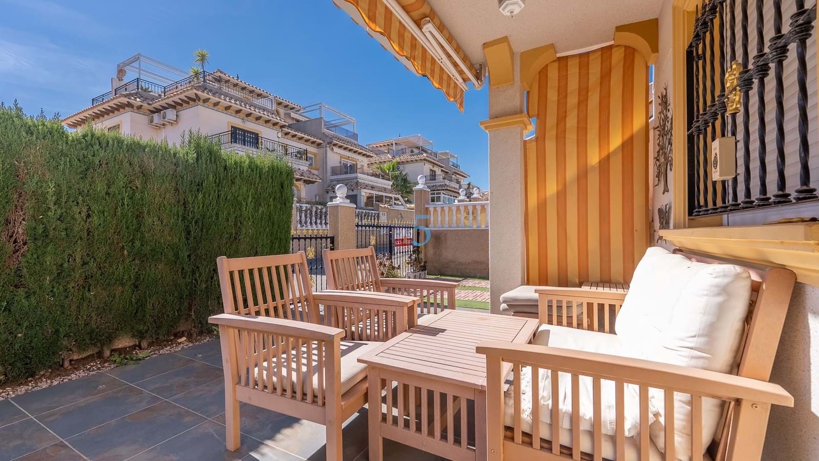 2 bedroom Bungalow for sale in Villamartin with pool garage - € 184,000 (Ref: 9400086)