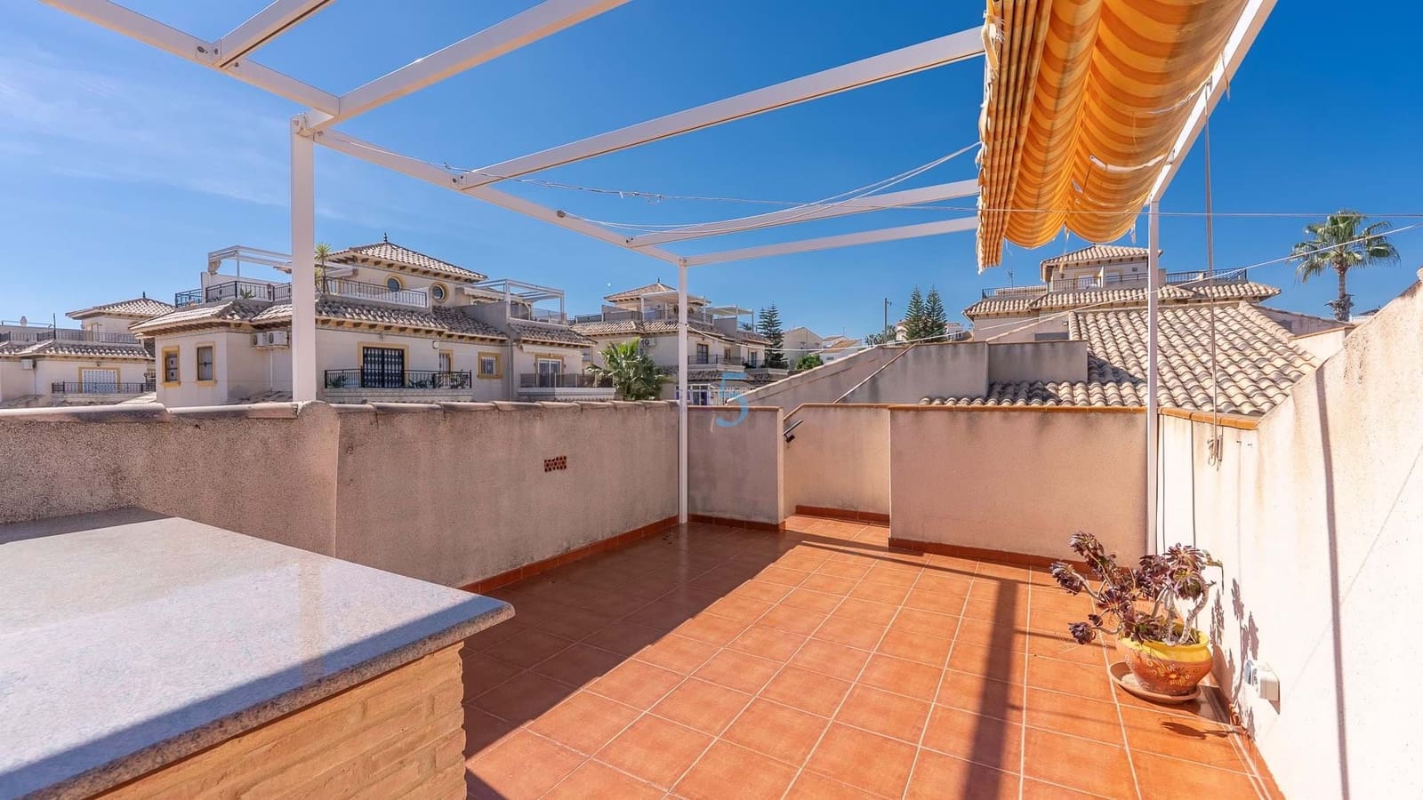 2 bedroom Bungalow for sale in Villamartin with pool garage - € 184,000 (Ref: 9400086)