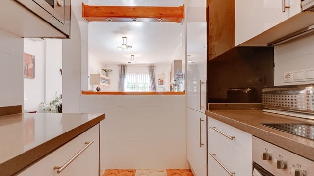 2 soveværelse Bungalow til salg i Villamartin, Orihuela med swimmingpool garage - € 184.000 (Ref: 9400086)