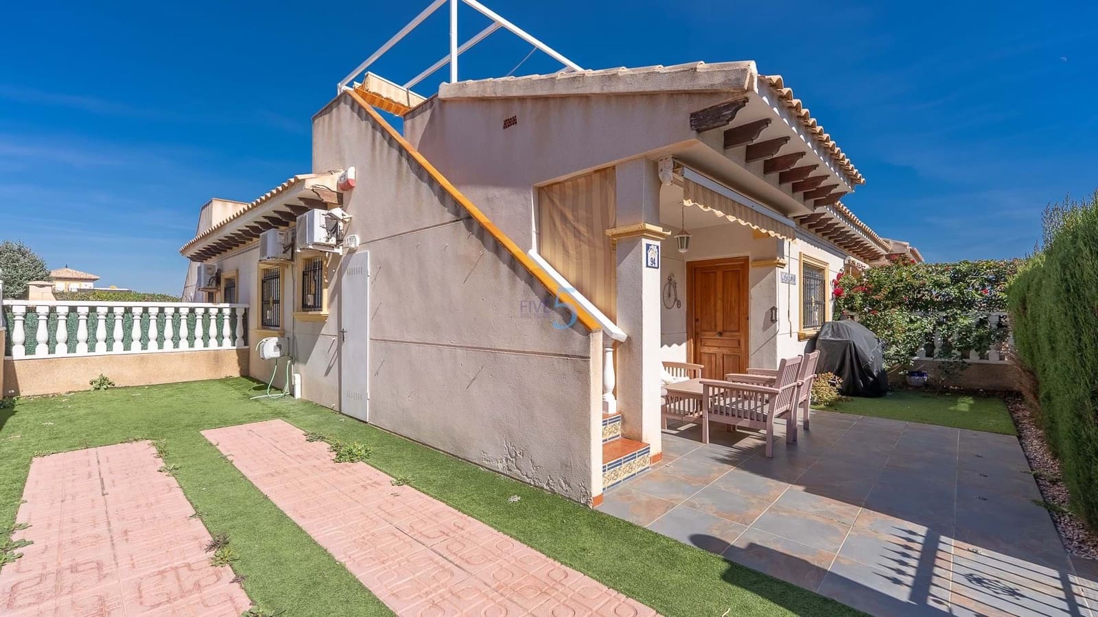 2 bedroom Bungalow for sale in Villamartin with pool garage - € 184,000 (Ref: 9400086)