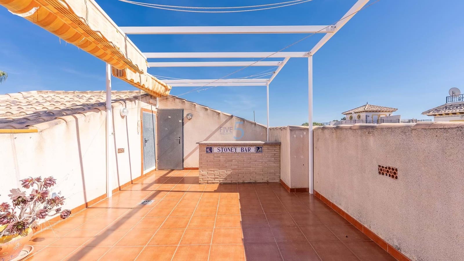 2 bedroom Bungalow for sale in Villamartin with pool garage - € 184,000 (Ref: 9400086)