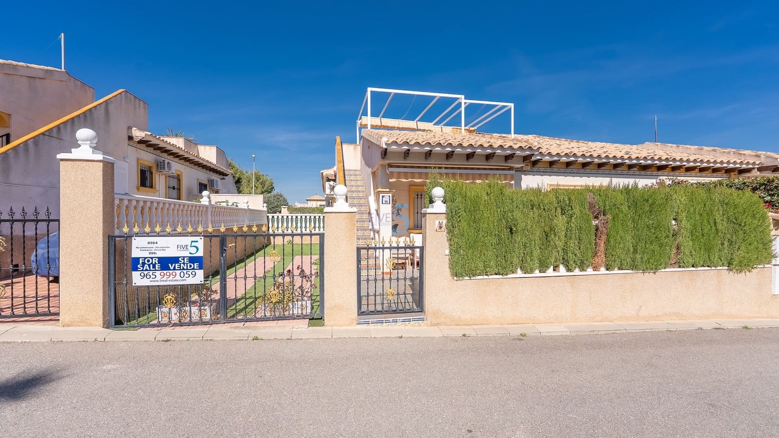 2 bedroom Bungalow for sale in Villamartin with pool garage - € 184,000 (Ref: 9400086)