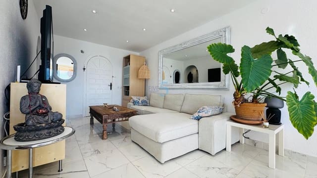 Apartamento de 2 habitaciones en La Mata, Torrevieja en venta con piscina - 219.900 € (Ref: 9400088)