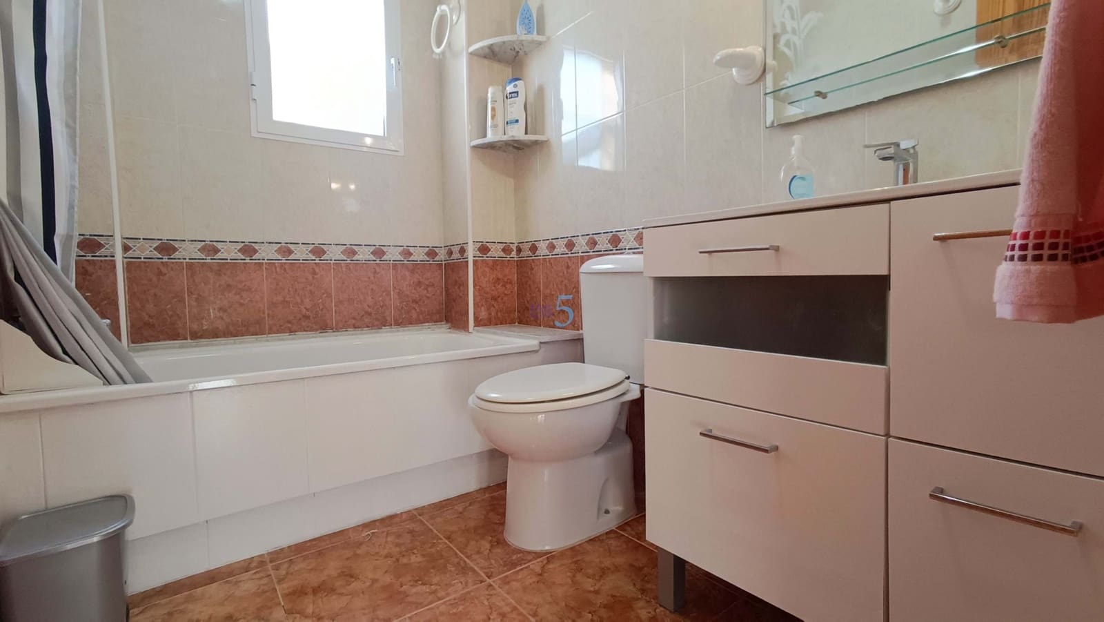 3 makuuhuone Paritalo myytävänä paikassa Algorfa mukana uima-altaan 
autotalli - 175 000 € (Ref: 9400296)