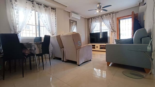 3 makuuhuone Paritalo myytävänä paikassa Algorfa mukana uima-altaan 
autotalli - 175 000 € (Ref: 9400296)