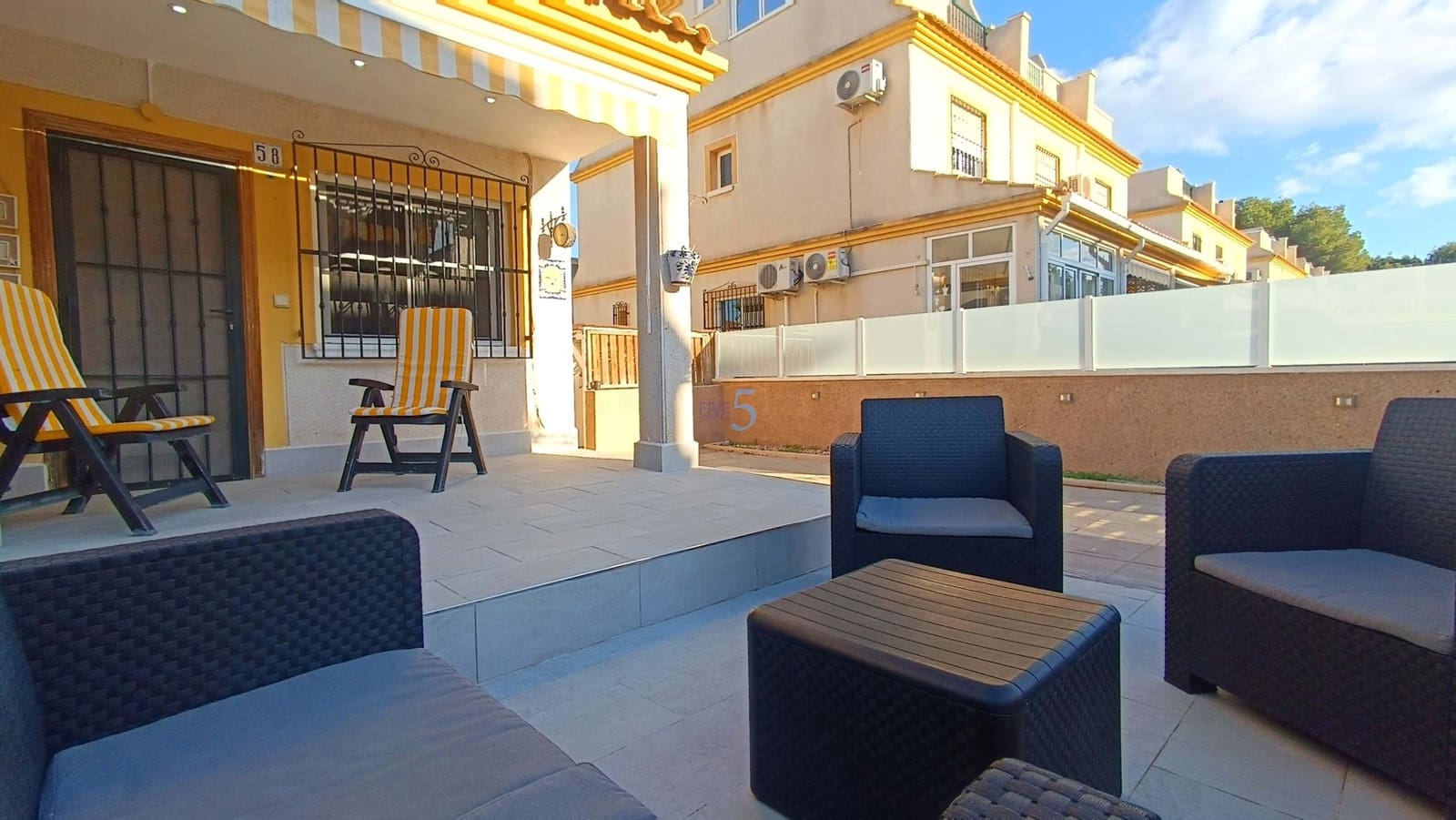 3 makuuhuone Paritalo myytävänä paikassa Algorfa mukana uima-altaan 
autotalli - 175 000 € (Ref: 9400296)