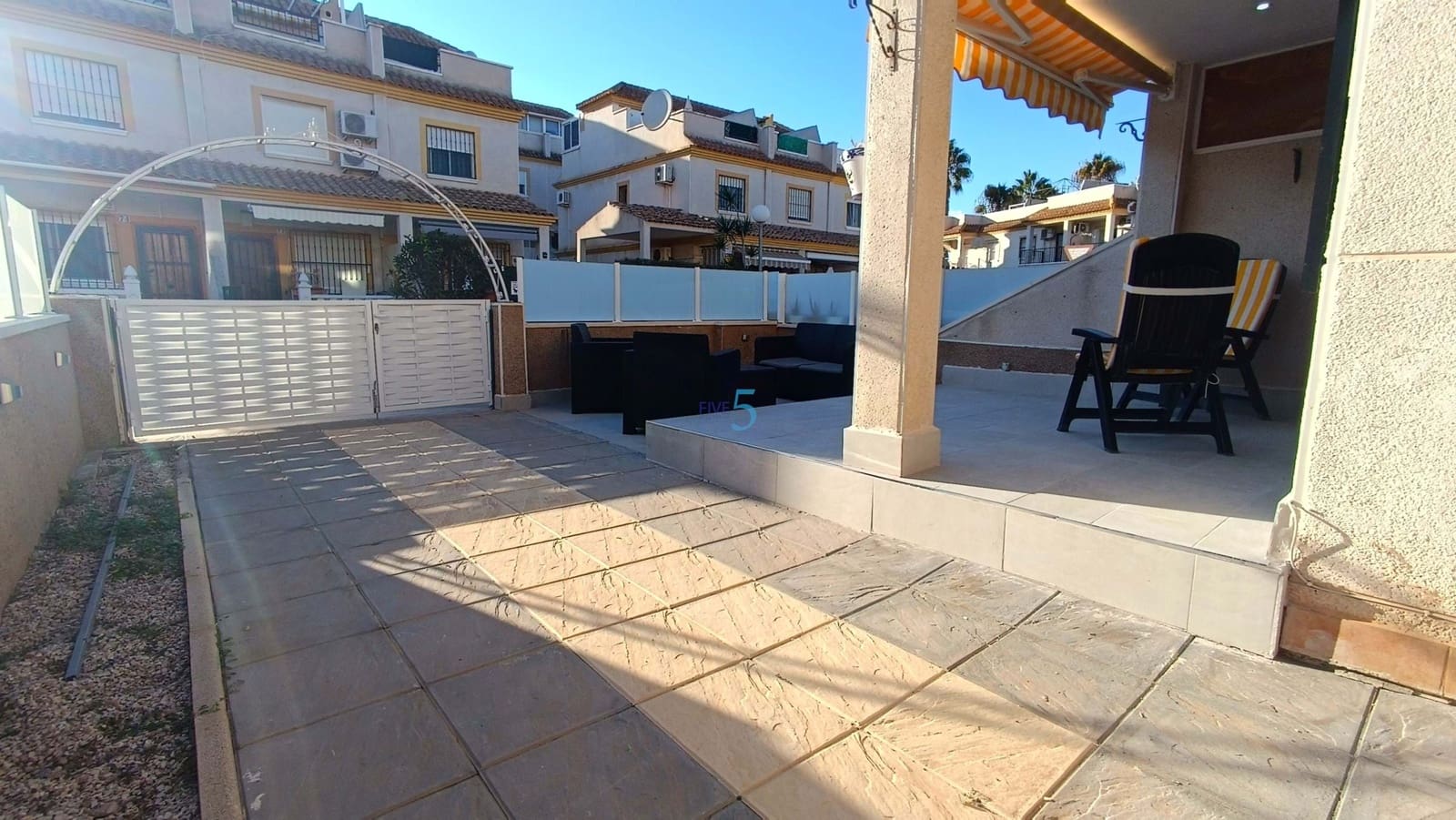 3 makuuhuone Paritalo myytävänä paikassa Algorfa mukana uima-altaan 
autotalli - 175 000 € (Ref: 9400296)