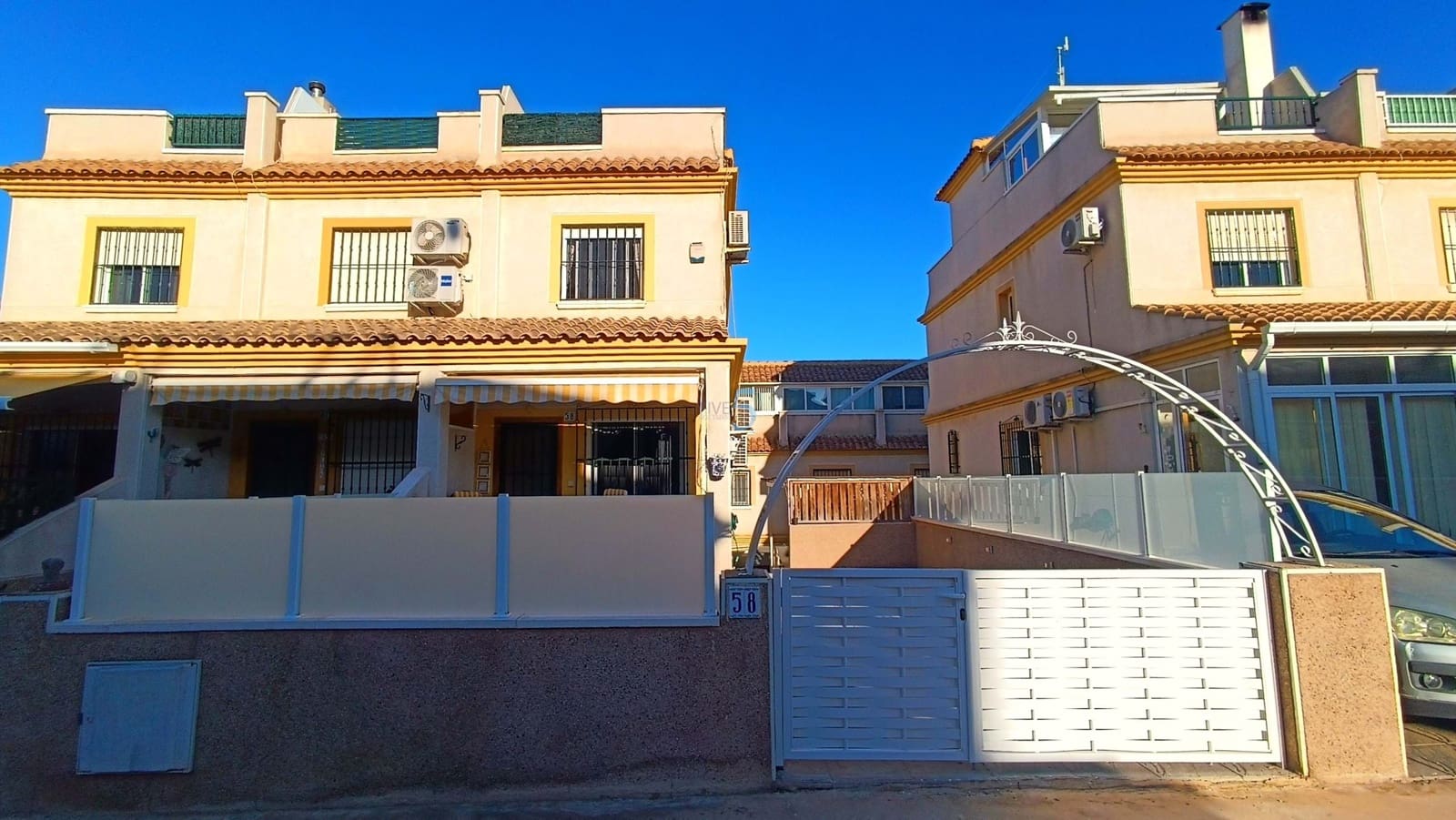 3 makuuhuone Paritalo myytävänä paikassa Algorfa mukana uima-altaan 
autotalli - 175 000 € (Ref: 9400296)