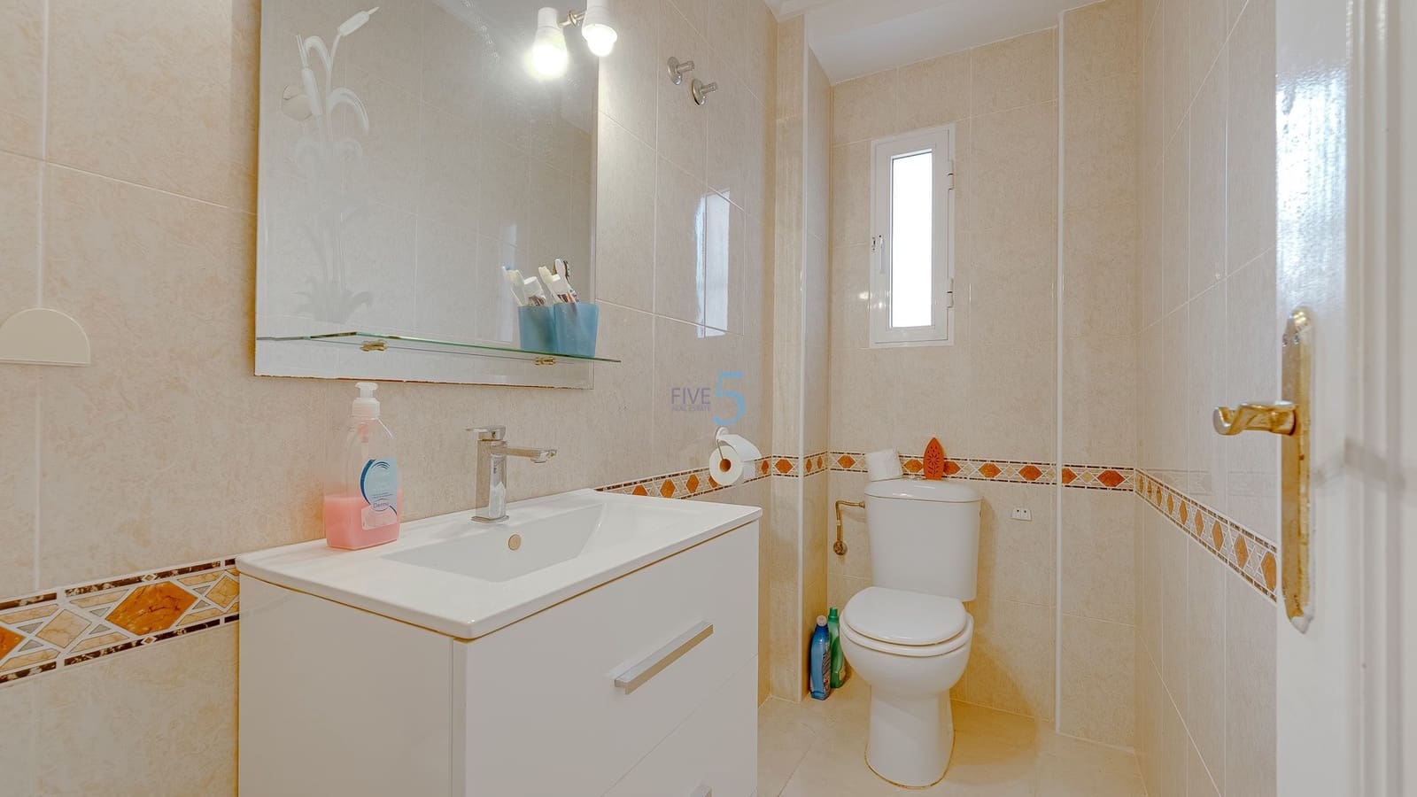 3 soverom Kjedet enebolig til salgs i Algorfa med svømmebasseng garasje - € 175 000 (Ref: 9400296)