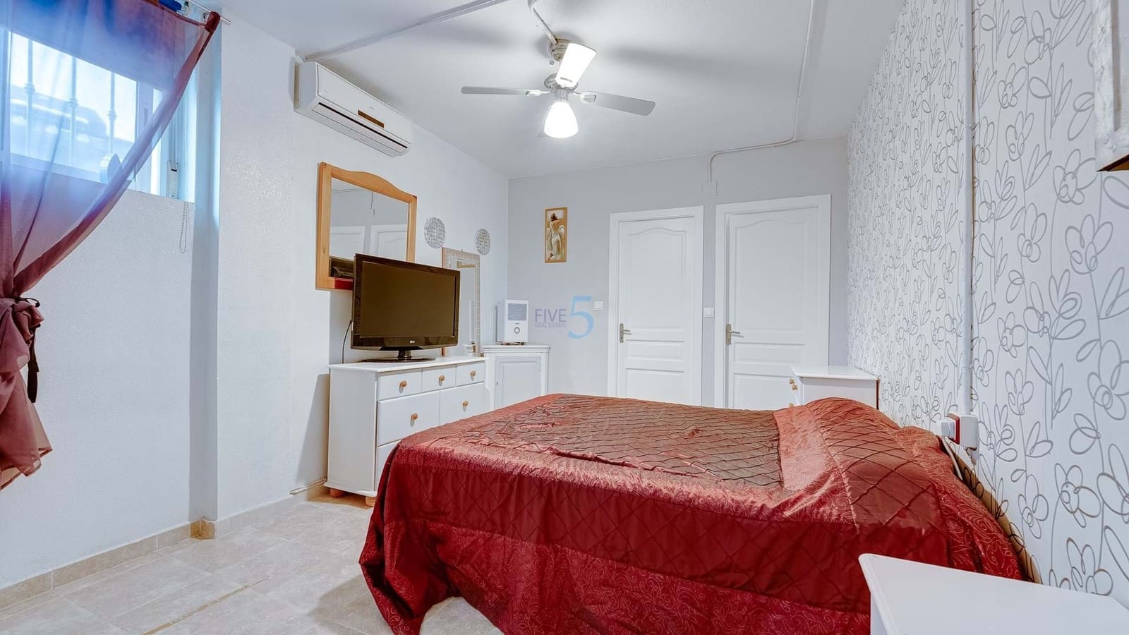 3 soverom Kjedet enebolig til salgs i Algorfa med svømmebasseng garasje - € 175 000 (Ref: 9400296)