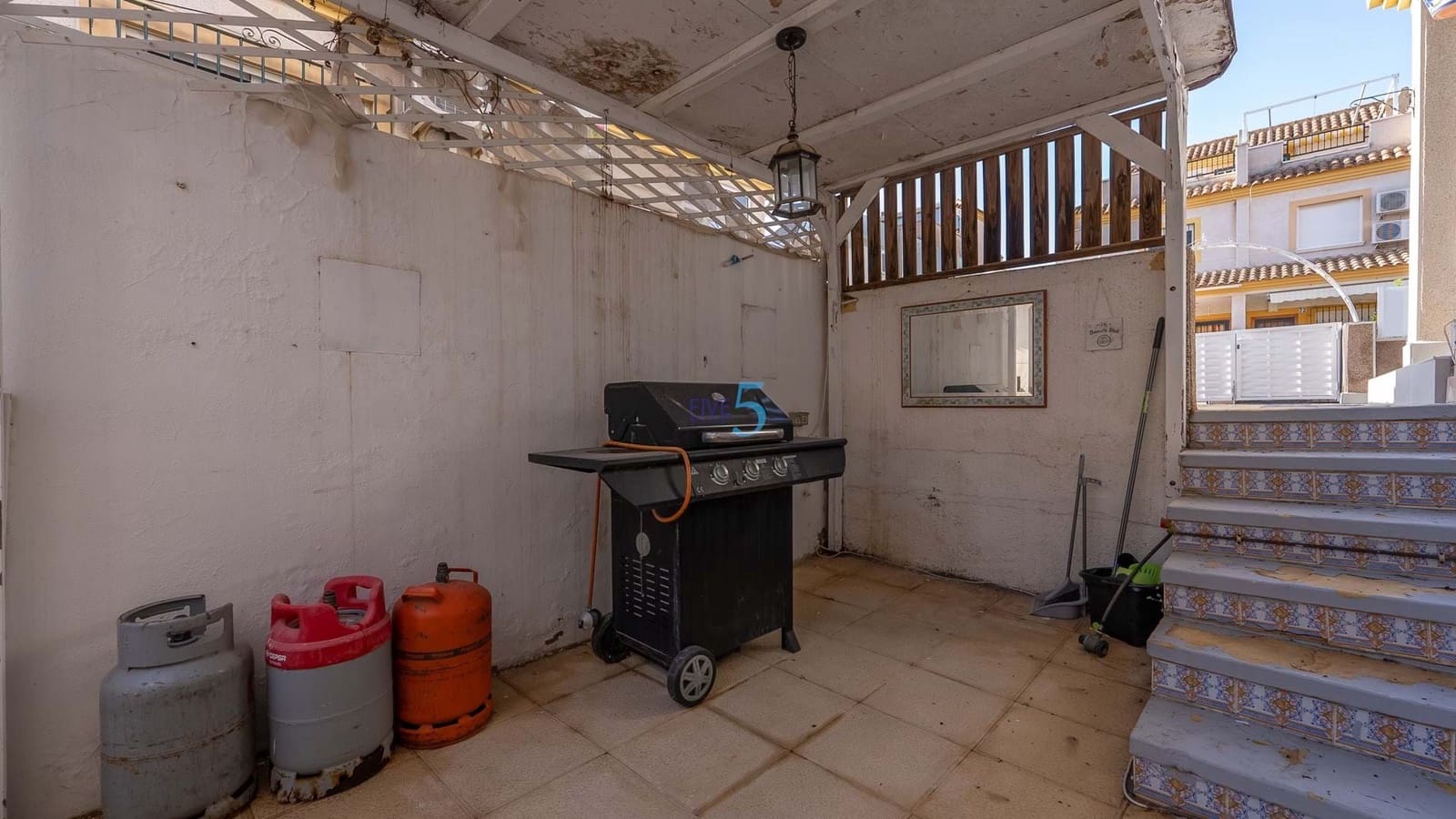 3 soverom Kjedet enebolig til salgs i Algorfa med svømmebasseng garasje - € 175 000 (Ref: 9400296)